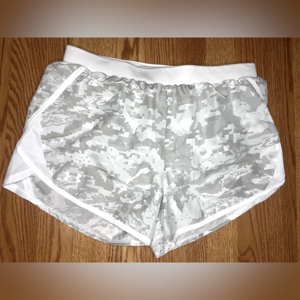 Under Armour NEW with tags loose fit heat gear shorts with liner & inside pocket